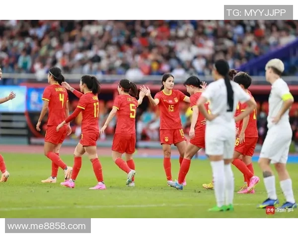 中国女足奋勇拼搏迎战美国女足下半场精彩对决全力以赴争夺胜利